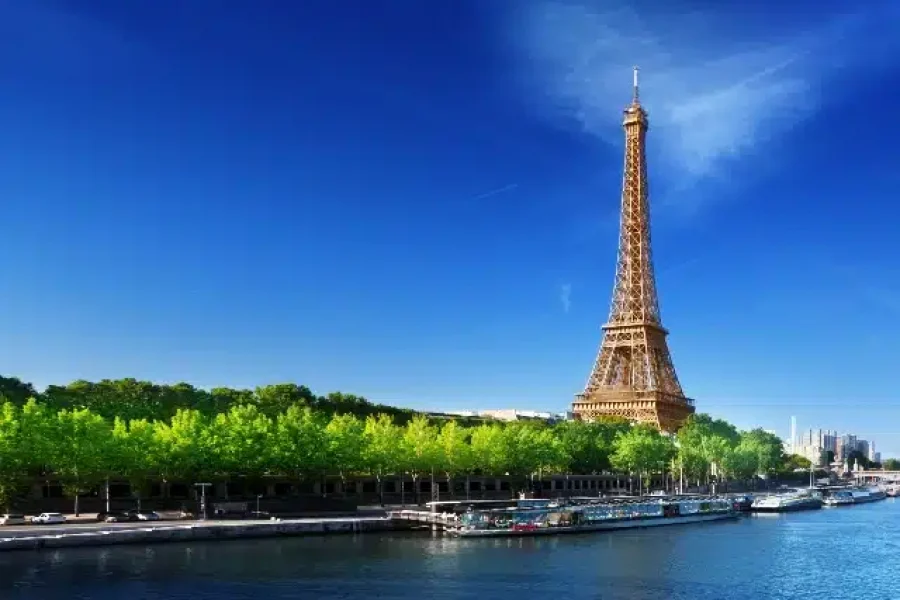 İzmir Çıkışlı Özel Paris & Disneyland Turu Kültür ve Eğlence Rotası